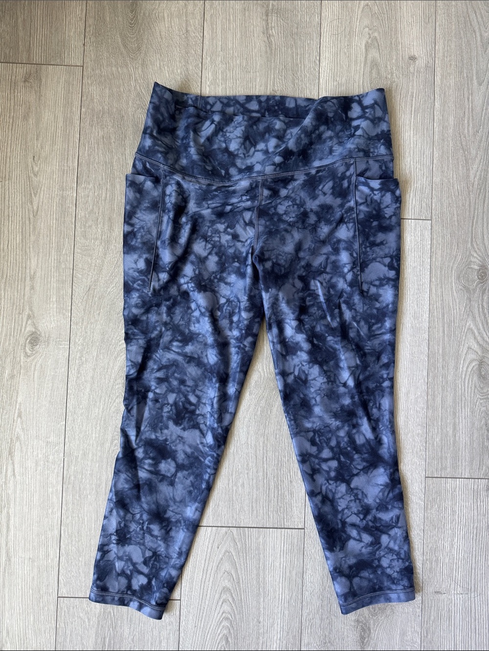 Athleta Tie-Dye Capri Leggings with Side Pockets XL